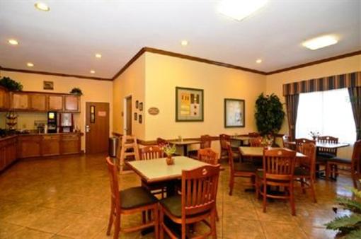 фото отеля Best Western Schulenburg Inn & Suites