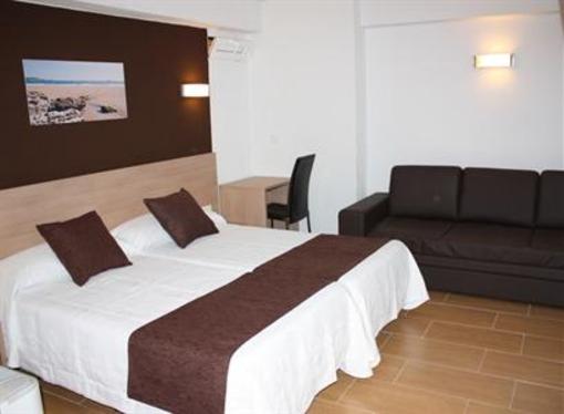 фото отеля Hostal Rocamar