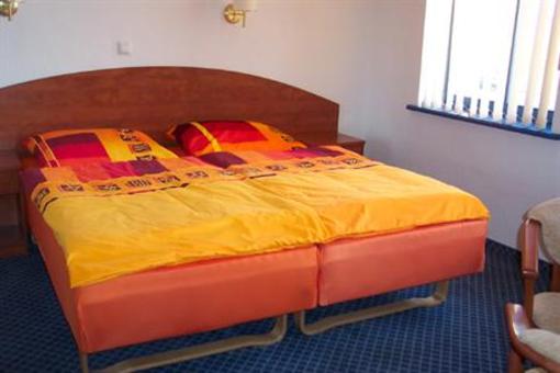 фото отеля Pension Am Petridamm Rostock