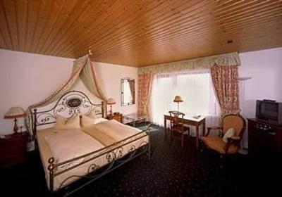 фото отеля Hotel Josen Titisee-Neustadt