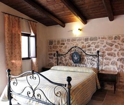 фото отеля Trullo Del Melograno Bed and Breakfast Castellana Grotte