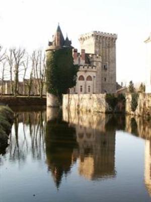 фото отеля Chateau De Saint-Loup-Lamaire