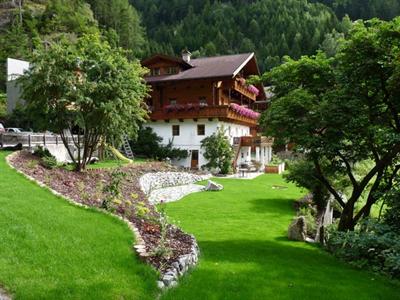 фото отеля Bauernhof Ruggenthalerhof Farmhouse Matrei in Osttirol
