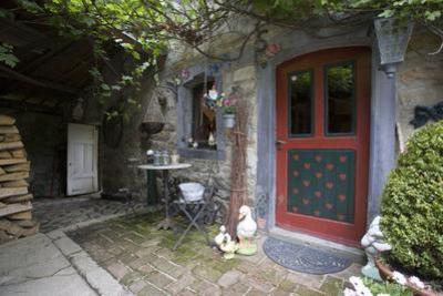 фото отеля Ffaulty Towers Guesthouse