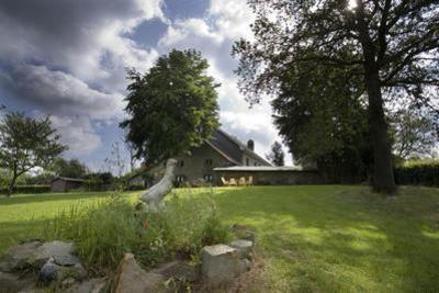 фото отеля Ffaulty Towers Guesthouse