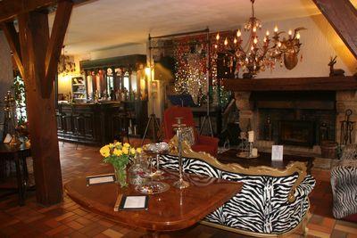 фото отеля Ffaulty Towers Guesthouse