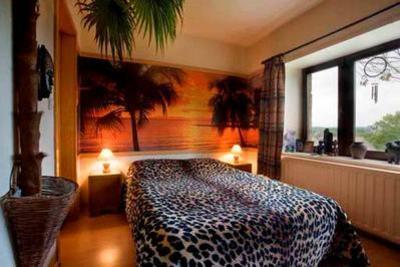 фото отеля Ffaulty Towers Guesthouse