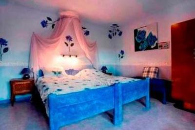 фото отеля Ffaulty Towers Guesthouse