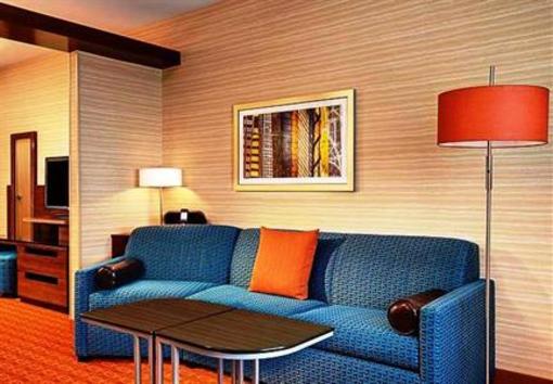 фото отеля Fairfield Inn & Suites Hutchinson