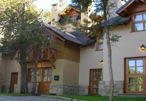 фото отеля Apart Hotel El Viejo Cipres San Carlos de Bariloche