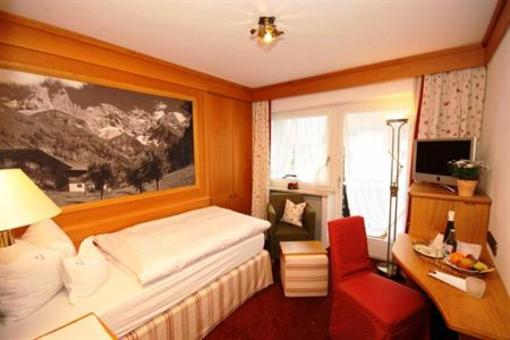 фото отеля Gastehaus Hahnenköpfle Oberstdorf