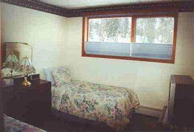 фото отеля Daniels Lake Lodge Bed and Breakfast