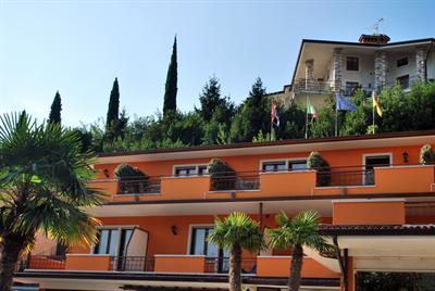 фото отеля Residence Terry Apartments Tremosine