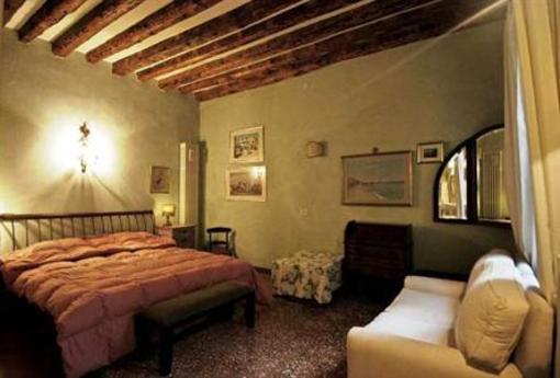 фото отеля Cosy Apartments Venice