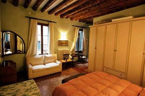 фото отеля Cosy Apartments Venice