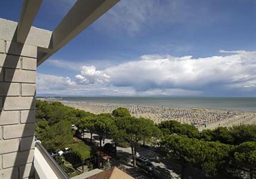 фото отеля Hotel Ambra Lignano Sabbiadoro