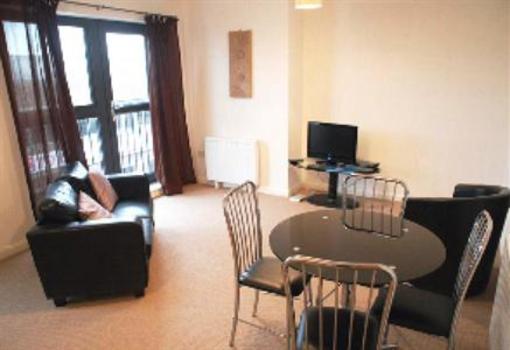 фото отеля Bliss Apartments Swindon
