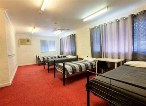 фото отеля Foreign Exchange Accommodation Beachside