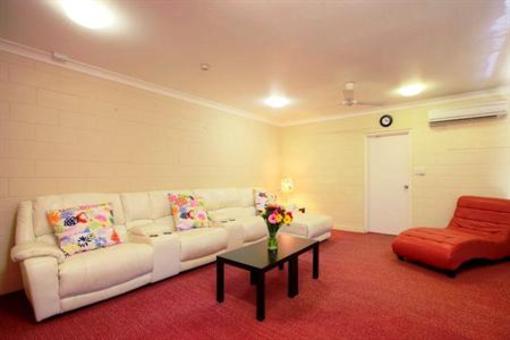 фото отеля Foreign Exchange Accommodation Beachside