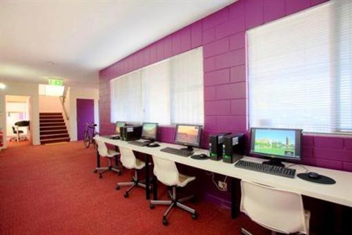 фото отеля Foreign Exchange Accommodation Beachside