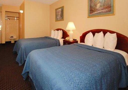 фото отеля Quality Inn & Suites Waterloo (Iowa)