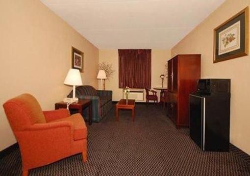 фото отеля Quality Inn & Suites Waterloo (Iowa)