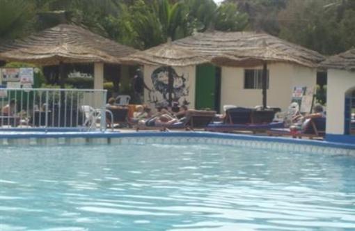 фото отеля Holiday Beach Club Hotel