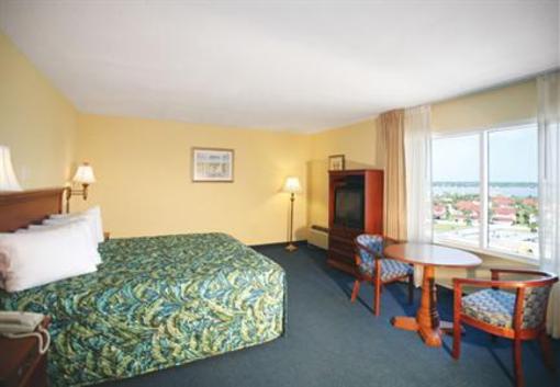 фото отеля Emerald Shores Hotel