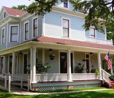 фото отеля Booker-Lewis House Bed and Breakfast