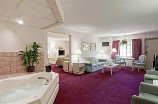 фото отеля Americas Best Value Red Fox Inn