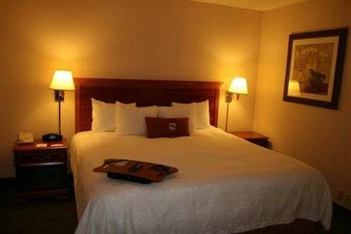 фото отеля AmericInn Hotel & Suites Omaha