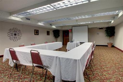 фото отеля AmericInn Hotel & Suites Omaha