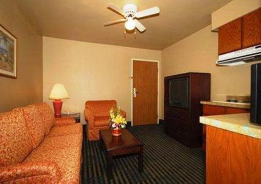 фото отеля Rodeway Inn & Suites Lake Havasu City