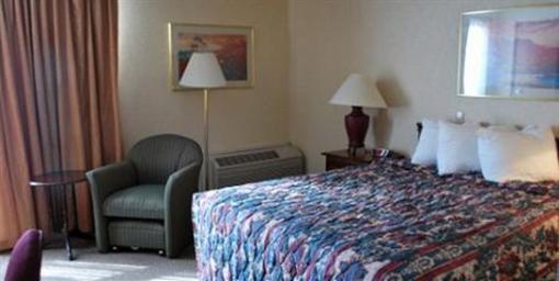 фото отеля GuestHouse International Inn - Grand Forks