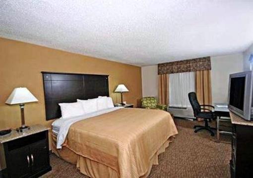 фото отеля Quality Inn and Suites Airpark East