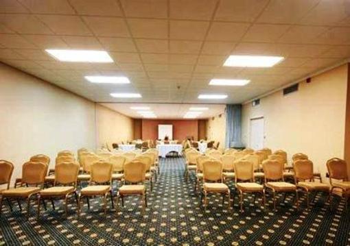 фото отеля Quality Inn and Suites Airpark East