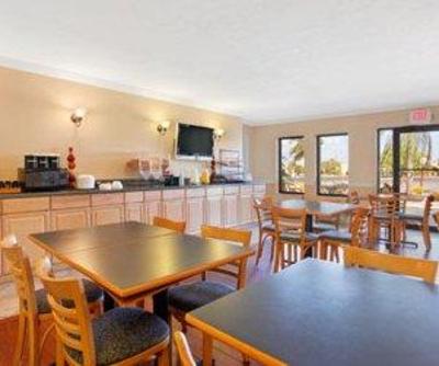 фото отеля Travelodge Ft. Myers