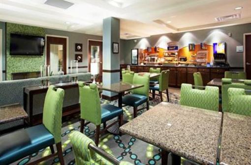 фото отеля Holiday Inn Express Hotel & Suites Picayune
