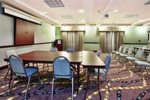 фото отеля Holiday Inn Express Hotel & Suites Picayune