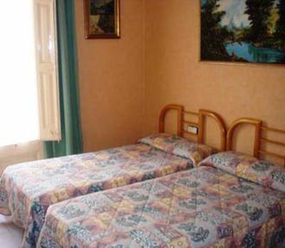 фото отеля Hostal San Medin Barcelona