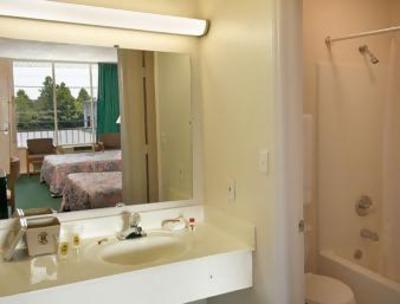 фото отеля Super 8 Charlotte Sunset Road