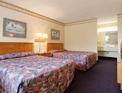 фото отеля Super 8 Charlotte Sunset Road