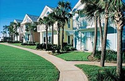 фото отеля ResortQuest Rentals at Nantucket Rainbow Cottages