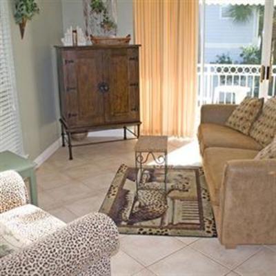 фото отеля ResortQuest Rentals at Nantucket Rainbow Cottages