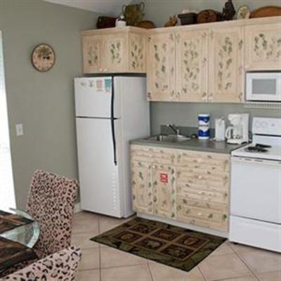 фото отеля ResortQuest Rentals at Nantucket Rainbow Cottages