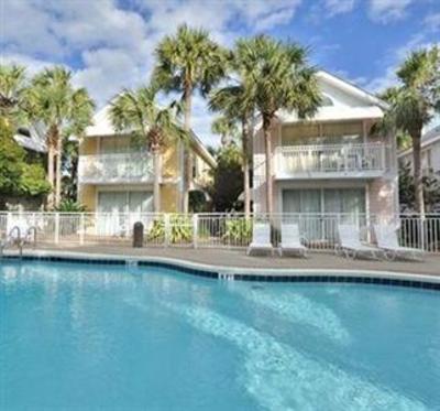 фото отеля ResortQuest Rentals at Nantucket Rainbow Cottages