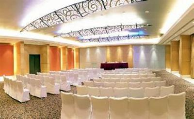 фото отеля Royal Orchid Hotel Bangalore