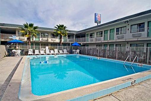 фото отеля Motel 6 Tampa Downtown