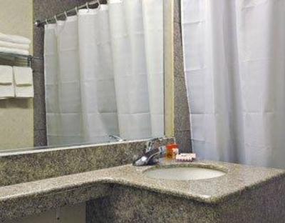 фото отеля Howard Johnson Express Inn Bronx