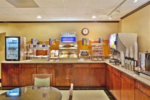 фото отеля Holiday Inn Express Alpharetta Windward Parkway